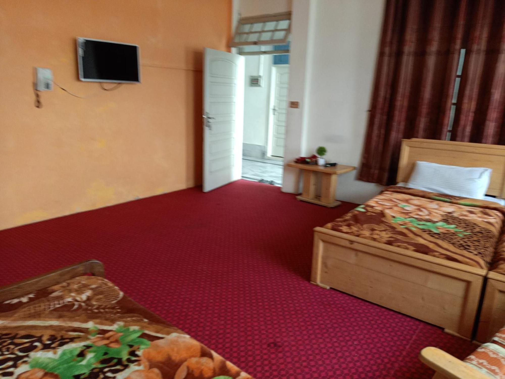 F R Darya E Swat Hotel Saidu Sharif Номер фото